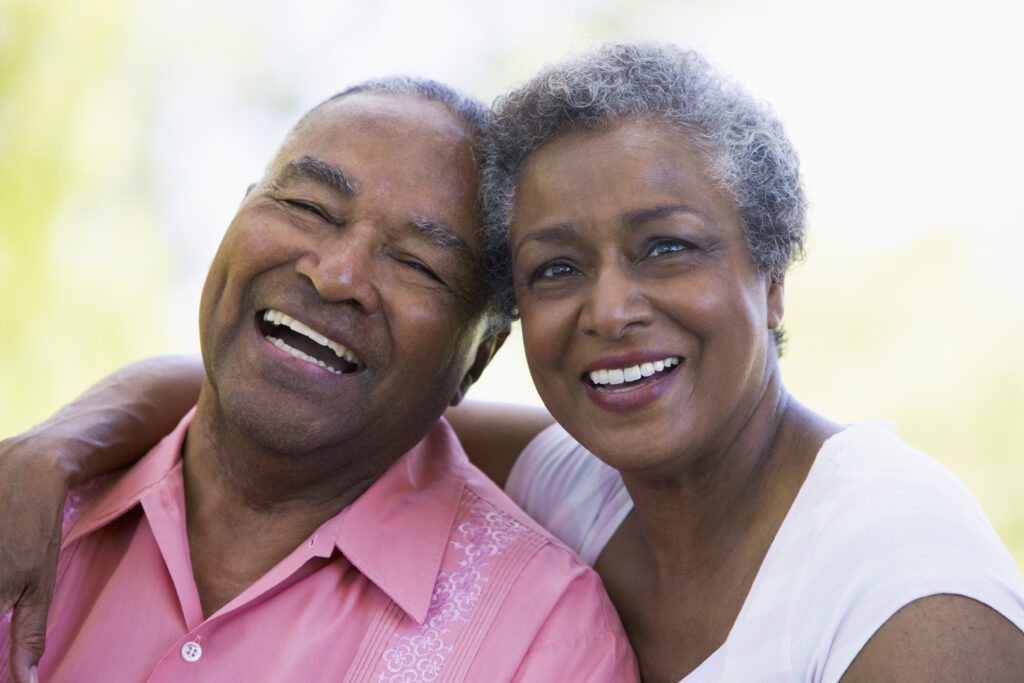 romantic senior couple relaxing outside Ht4BNkCHi